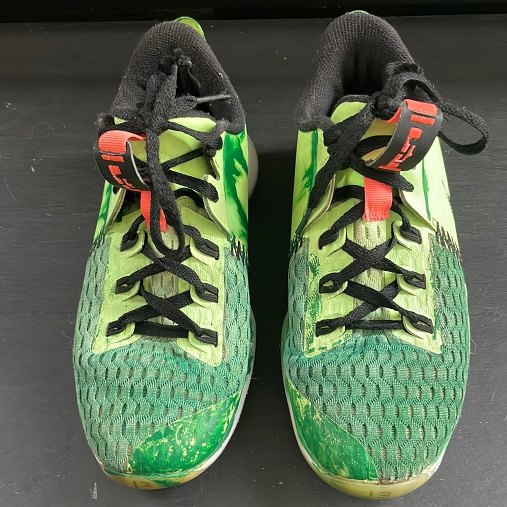 Nike Lebron Witness 5 Lime Glow
Green Size 7Y